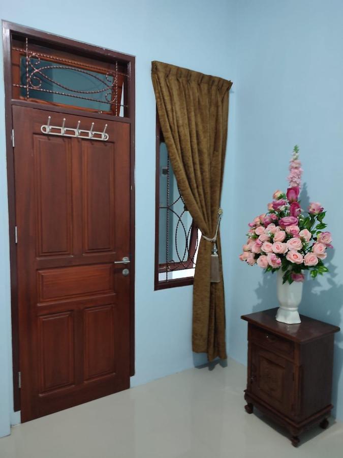 M1 Residence Manado Exteriör bild
